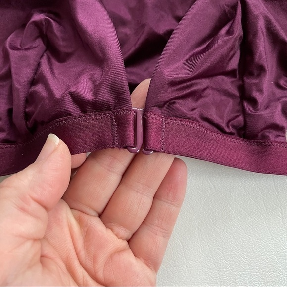 Victoria’s Secret Satin Front Close Racerback Bralette S - Picture 3 of 7